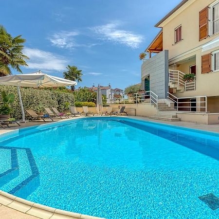 Apartment Complex Irena With Pool Poreč Exterior foto