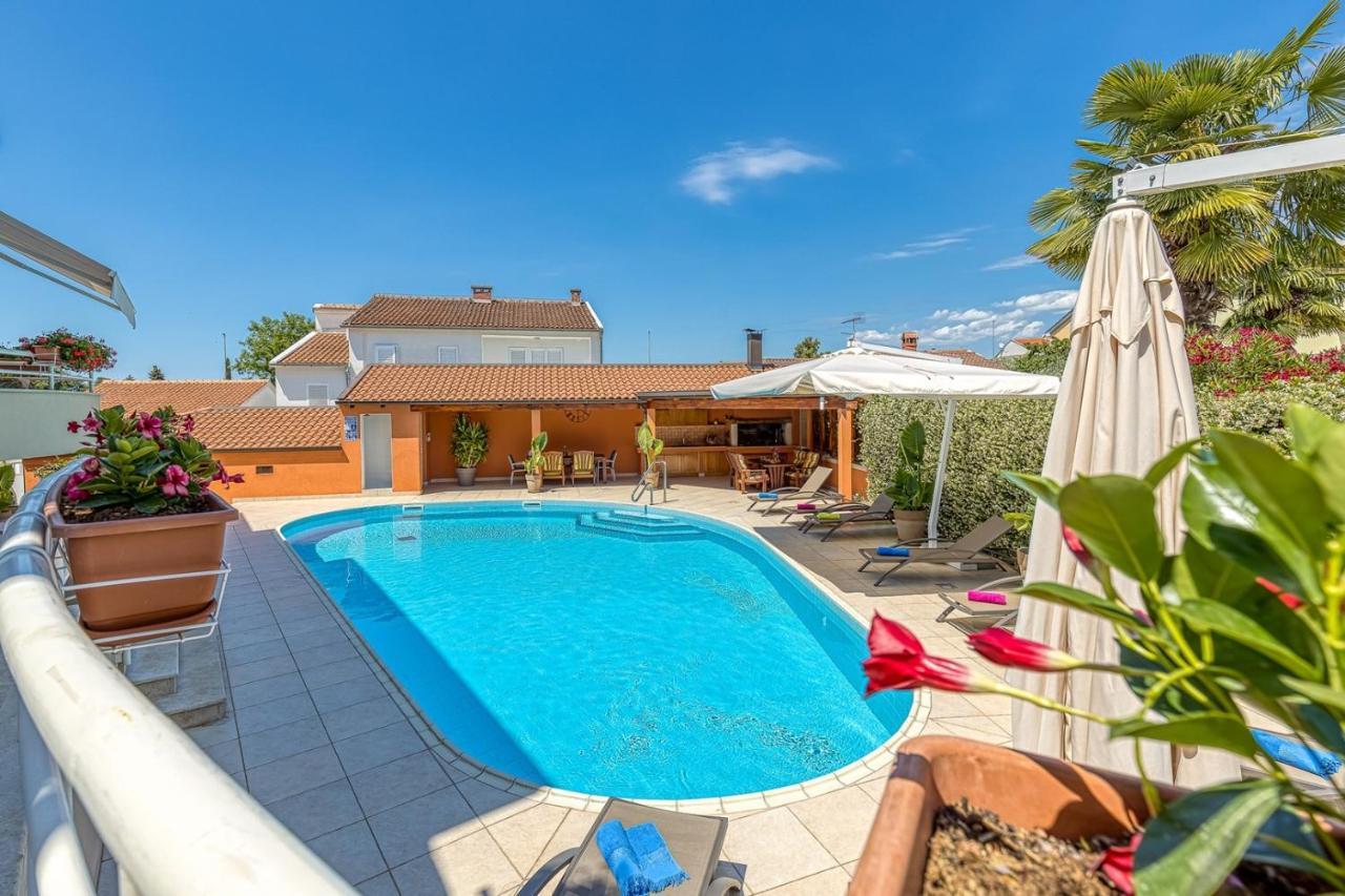 Apartment Complex Irena With Pool Poreč Exterior foto