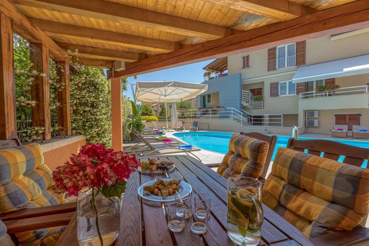Apartment Complex Irena With Pool Poreč Exterior foto
