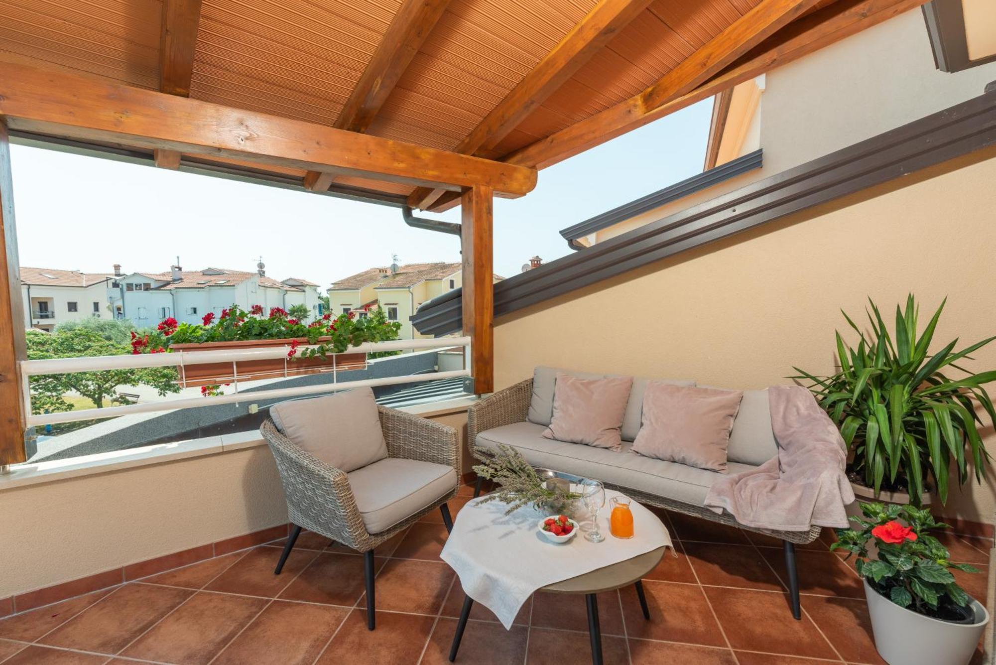 Apartment Complex Irena With Pool Poreč Exterior foto