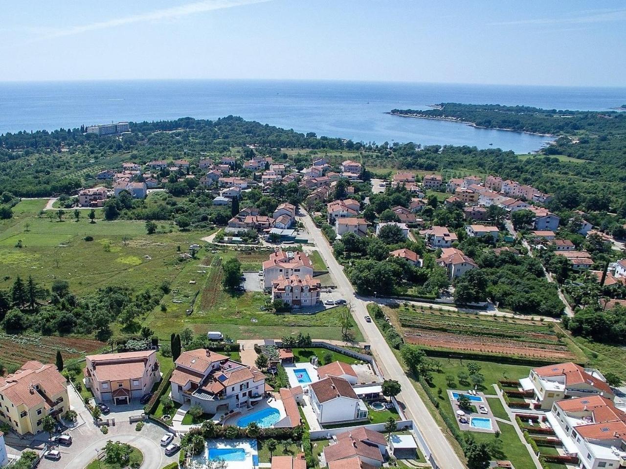 Apartment Complex Irena With Pool Poreč Exterior foto